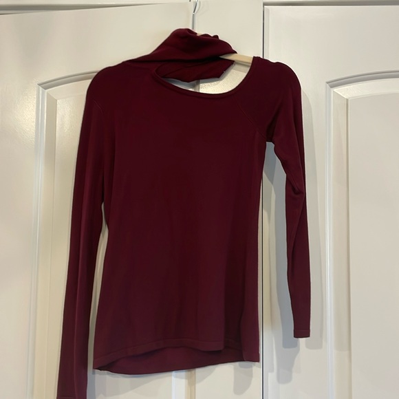 L'AGENCE Nicky Cutout Turtleneck Sweater In Dark Wine never worn size small